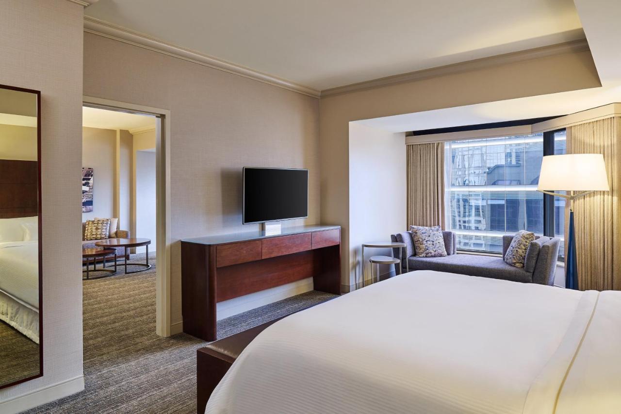 The Westin Chicago River North Exterior foto